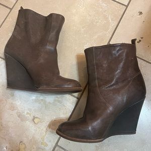 Women’s booties size 37 (7) brand HUMANOID